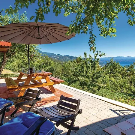 Case de vacanță Beautiful In With Kitchen Lovran