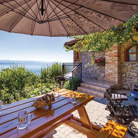 Case de vacanță Beautiful In With Kitchen